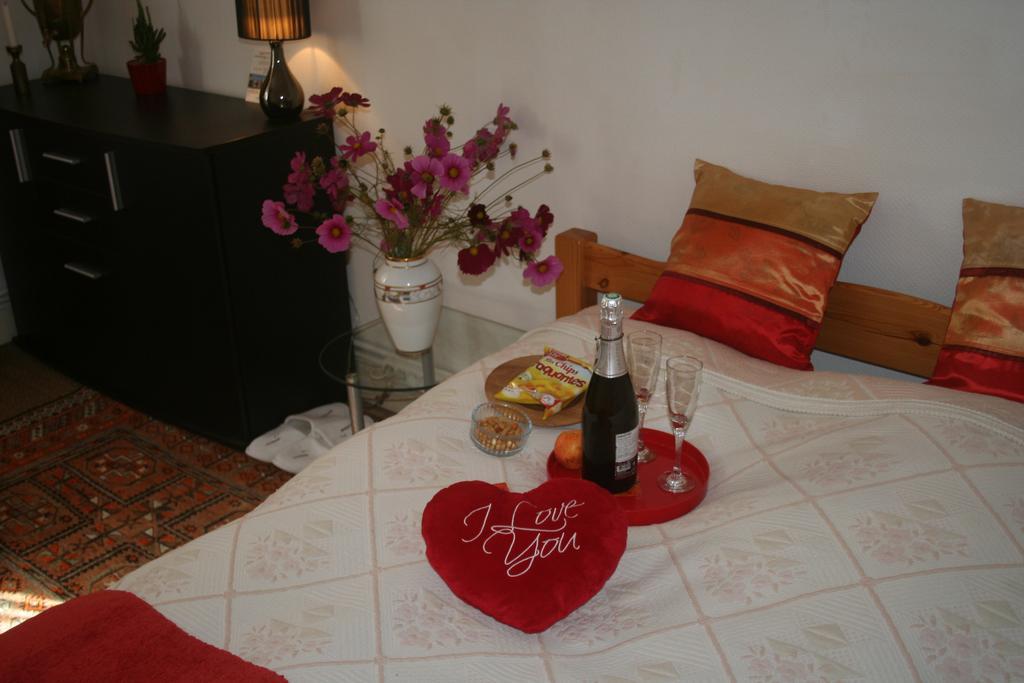 Le Balcon Des Jasses Bed & Breakfast Espere Exterior photo
