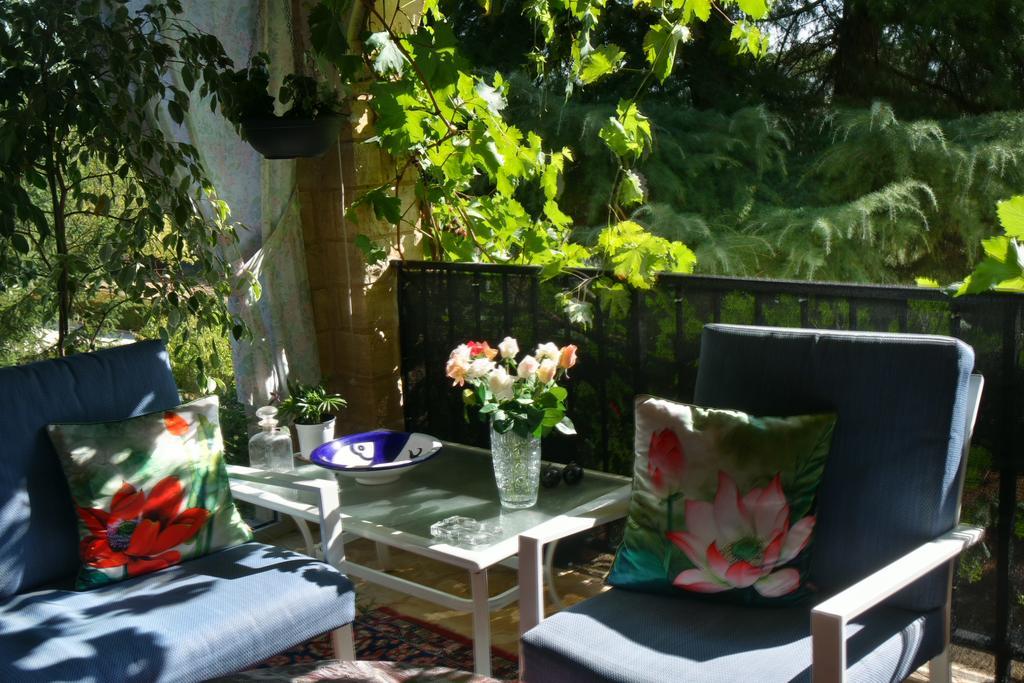 Le Balcon Des Jasses Bed & Breakfast Espere Exterior photo